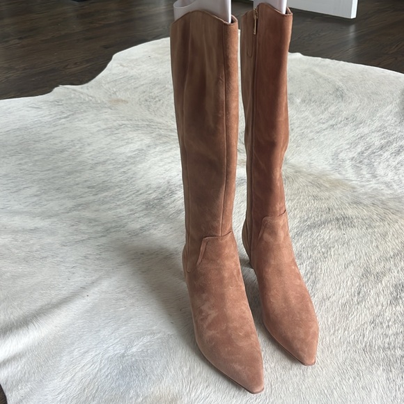Naturalizer dress heel boots, size 9 wide-calf tan suede boots. - Picture 3 of 9